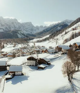Snow-covered village of Longiarú